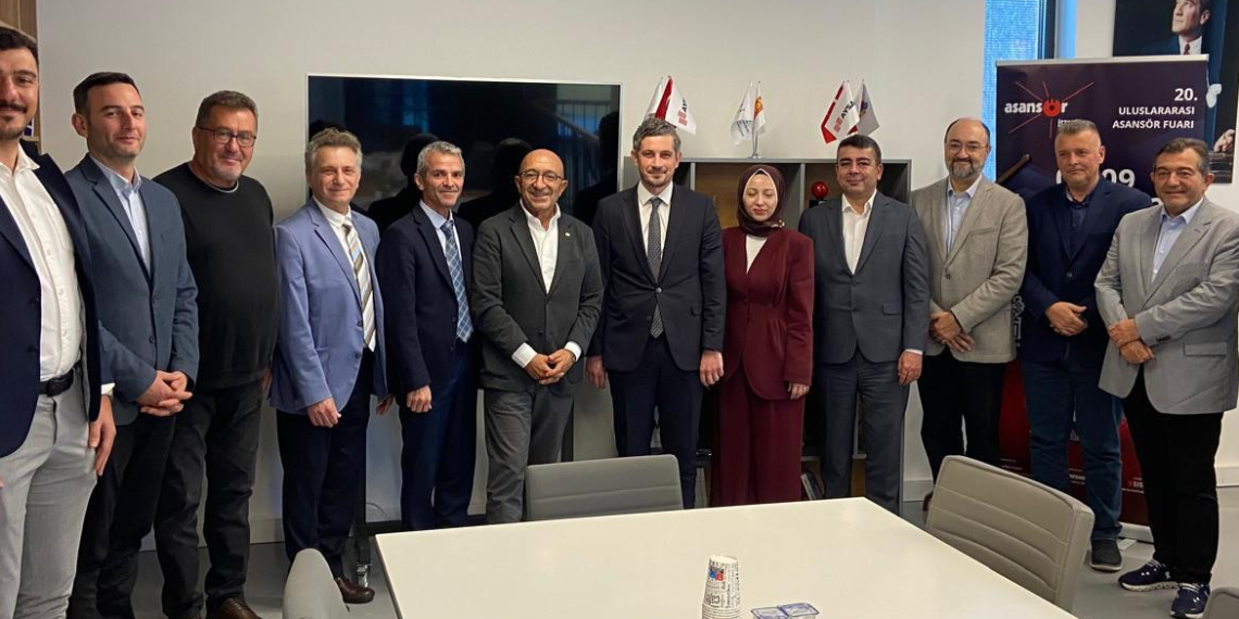 T.C. Sanayi ve Teknoloji Bakanlığı Sanayi Genel Müdürlüğü yetkilileri ile AYSAD Yönetim Kurulu 7 Ekim 2026 günü Makina Hangar yerleşkesinde bir araya geldi.